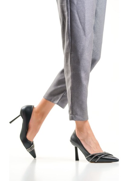 Sonya Siyah Taşlı Kadın Ayakkabı fırsatları