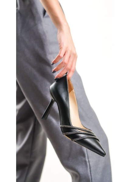 Sonya Siyah Taşlı Kadın Ayakkabı