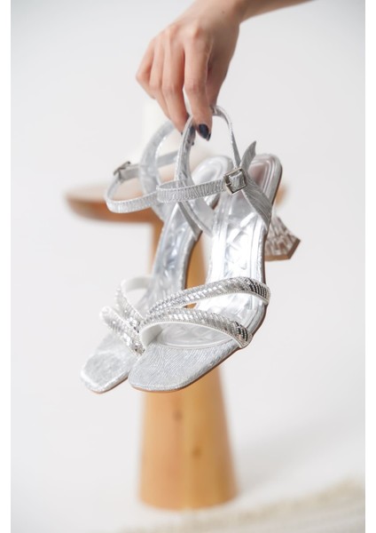 Kendy Gümüş Taşlı Kadın Topuklu Sandalet