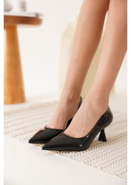 Seraphine Kadın Rugan Siyah Topuklu Ayakkabı fiyatları