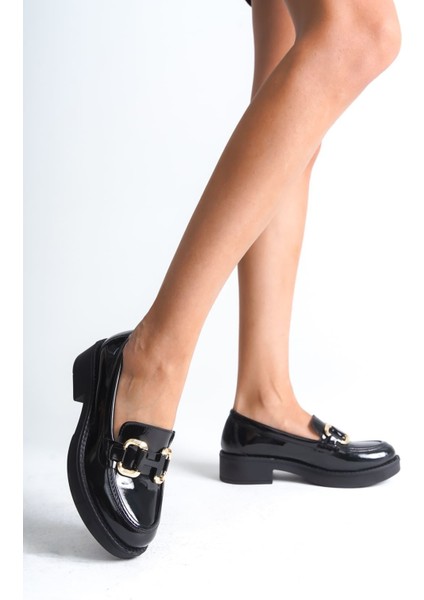 Caro Rugan Siyah Gold Tokalı Kadın Loafer
