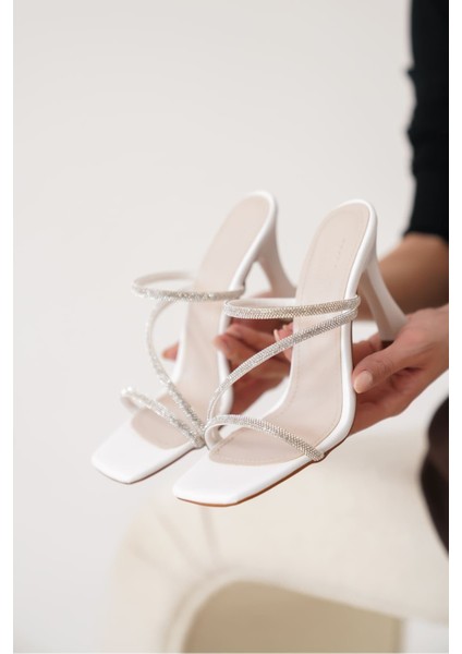 Capella Beyaz Kadın Taşlı Topuklu Terlik