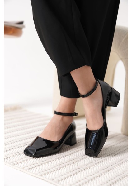 Arilla Siyah Rugan Kadın Topuklu Ayakkabı