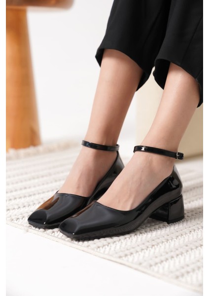 Arilla Siyah Rugan Kadın Topuklu Ayakkabı