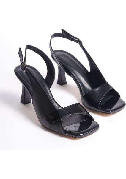 Klein Kadın Siyah Rugan Detaylı Topuklu Sandalet fiyatları