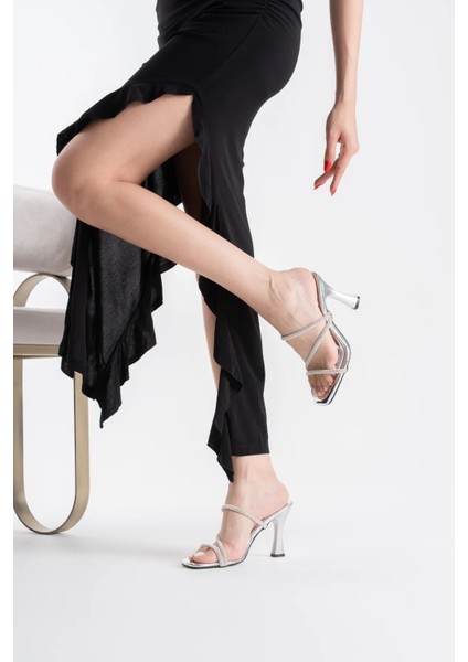 Capella Gümüş Kadın Taşlı Topuklu Terlik