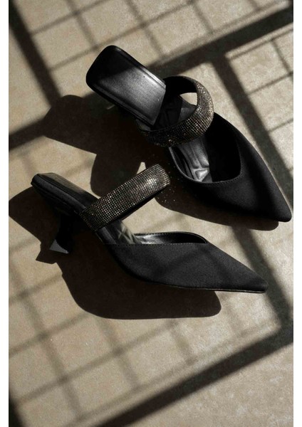 Nina Topuklu Siyah Kadın Terlik