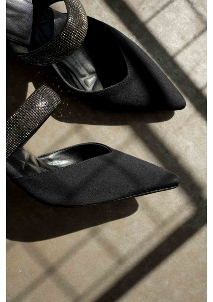 Nina Topuklu Siyah Kadın Terlik