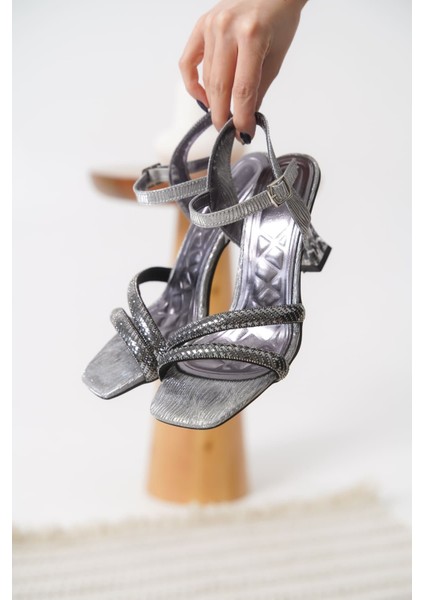 Kendy Platin Taşlı Kadın Topuklu Sandalet