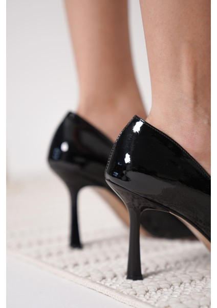 Zelena Kadın Siyah Kırışık Rugan Stiletto