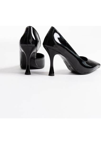 Angela Kadın Siyah Rugan Topuklu Ayakkabı fırsatları