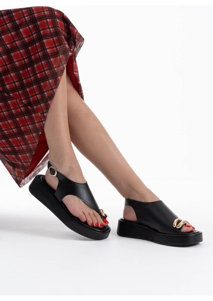 Milena Siyah Cilt Toka Detaylı Sandalet