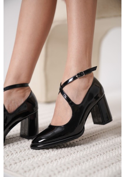 Cali Siyah Rugan Kadın Topuklu Ayakkabı fırsatları