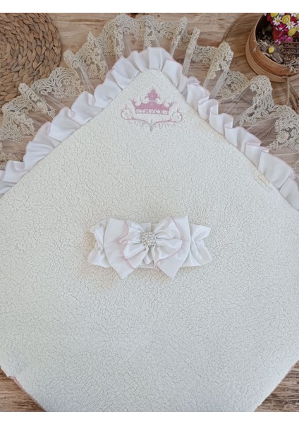 Yenidoğan Wool Yün Kumaş Taç Nakışlı Güpür Duvaklı Fiyonk Prizma Taş Unisex Kundak Bebek Battaniyesi fiyatları