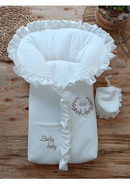 Yenidoğan Ultralüks Fermuarlı ve Cepli Lucky Baby Nakışlı Bebek Battaniyesi Kundak