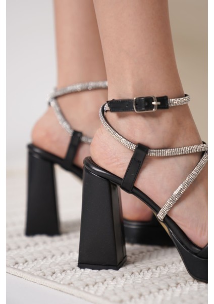 Carmen Kadın Siyah Topuklu Sandalet