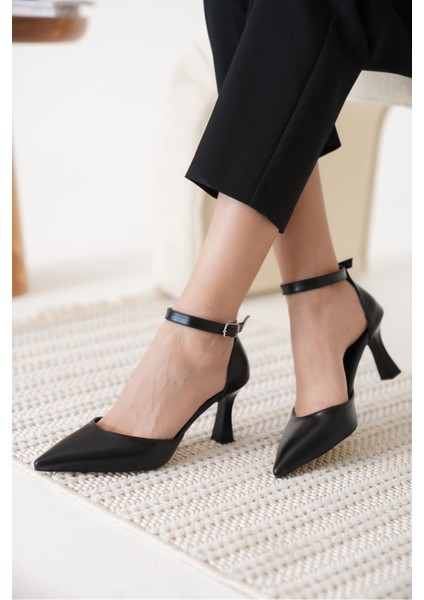 Clara Kadın Siyah Topuklu Ayakkabı fiyatları