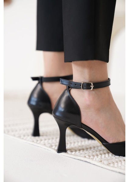 Clara Kadın Siyah Topuklu Ayakkabı
