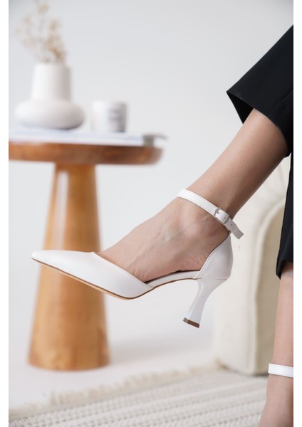 Clara Kadın Beyaz Topuklu Ayakkabı fiyatları