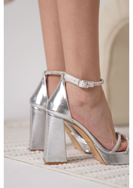 Blaire Kadın Gümüş Topuklu Sandalet