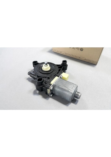 Skoda Octavia 5e 2013-2020 Cam Motoru Ön Sağ Orijinal modelleri