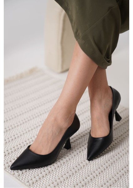 Monica Mat Siyah Kadın Stiletto