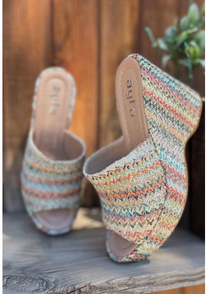 Tlay Kilim Desenli Dolgu Topuk Terlik