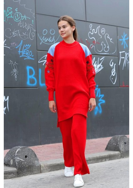 Omuz detaylı kol nakışlı ikili alt üst triko takım kırmızı modelleri