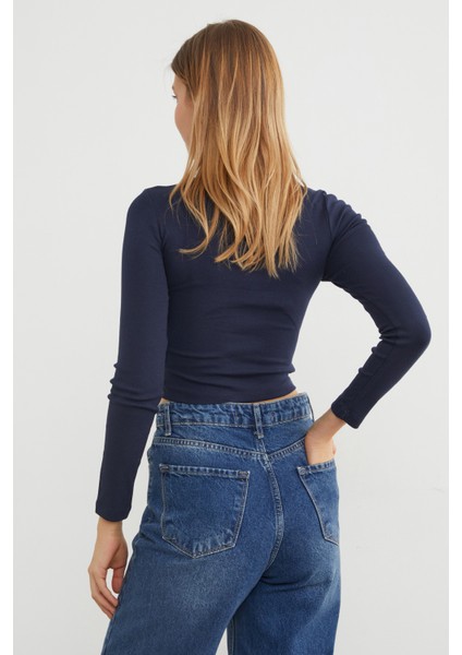 Ayıcık Nakışlı Crop Body indirimleri