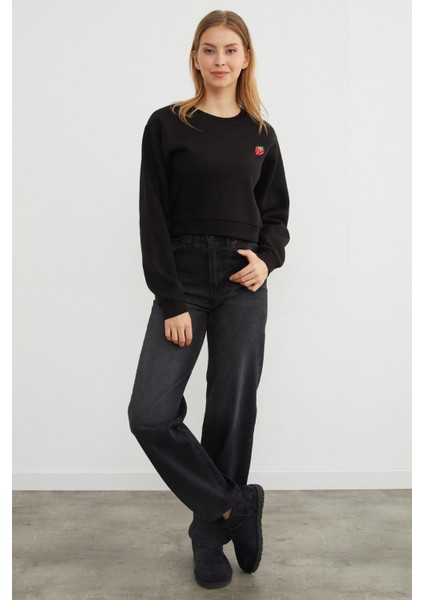 3 Iplik Çilek Nakışlı Crop Sweatshirt
