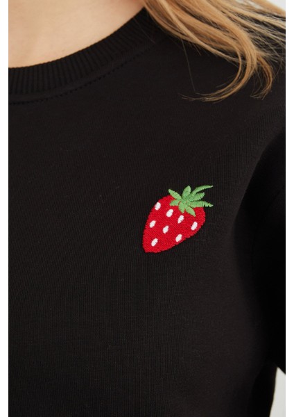 3 Iplik Çilek Nakışlı Crop Sweatshirt