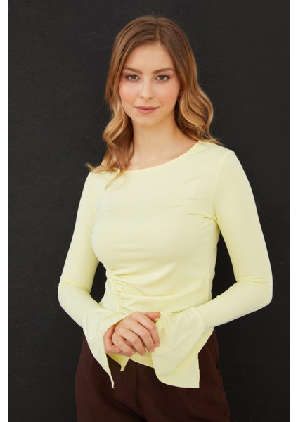 Drapeli Kayık Yaka Kolları Yırtmaç Detaylı Bluz