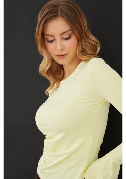 Drapeli Kayık Yaka Kolları Yırtmaç Detaylı Bluz fiyatları