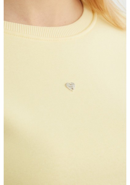 3 Iplik Kalp Aksesuarlı Crop Sweatshirt