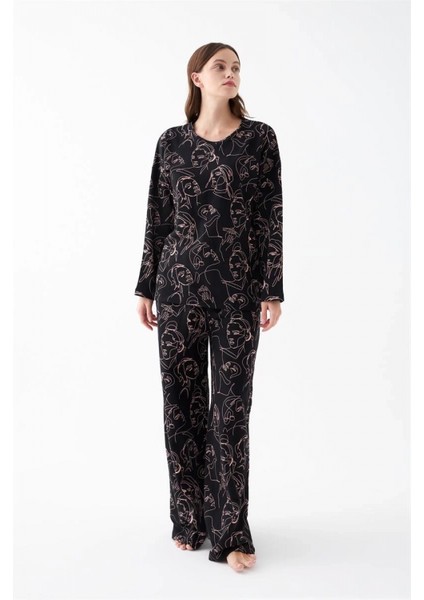 - Kadın Oversize Siyah Line Art Desenli Pamuklu Kalın Pijama Takımı
