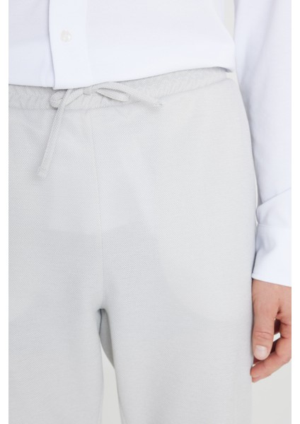 Pamuklu Standart Fit Normal Kesim Beli Bağlamalı Yan Cepli Jakarlı Eşofman Altı fırsatları