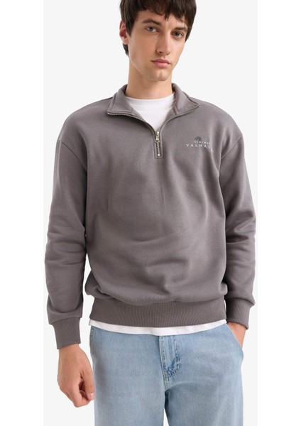Vikings Valhalla Boxy Fit Dik Yaka Yarım Fermuarlı Sırt Baskılı Sweatshirt E9324AX25AU modelleri