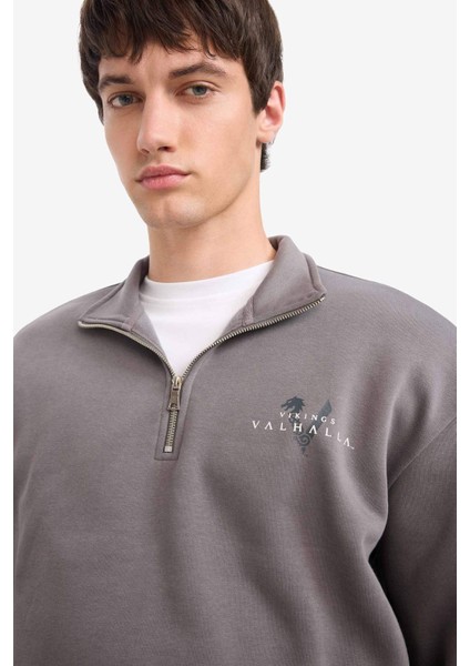 Vikings Valhalla Boxy Fit Dik Yaka Yarım Fermuarlı Sırt Baskılı Sweatshirt E9324AX25AU fırsatları