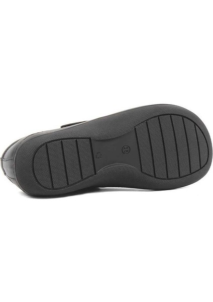 Kadın Siyah Bilekten Bantlı Deri Ayakkabı