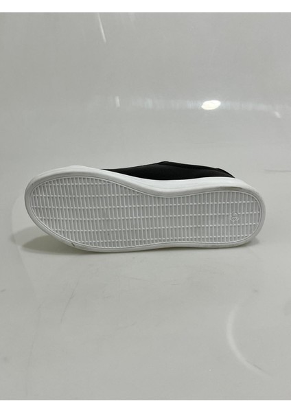 2885 Wickers Siyah-Beyaz Kalp Desenli Bayan Spor Ayakkabısı indirimleri