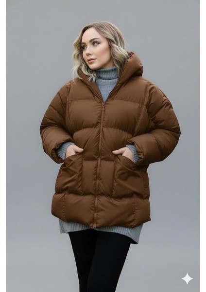 Kadın Kahverengi Kapüşonlu Şişme Mont – Oversize Kışlık Kalın Mont – Soğuk Geçirmez Şişme Mont
