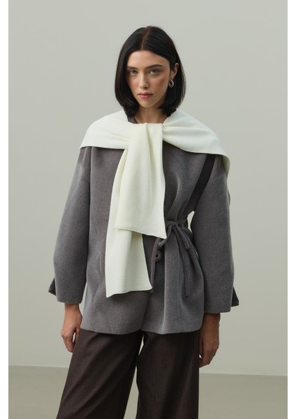 Kare Parçalı Atkı Ekru modelleri