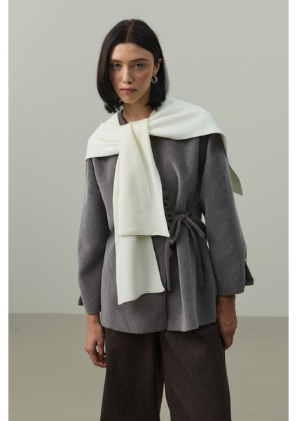 Kare Parçalı Atkı Ekru fırsatları