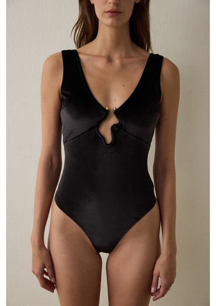 Siyah Deep V Velvet Bodysuit modelleri