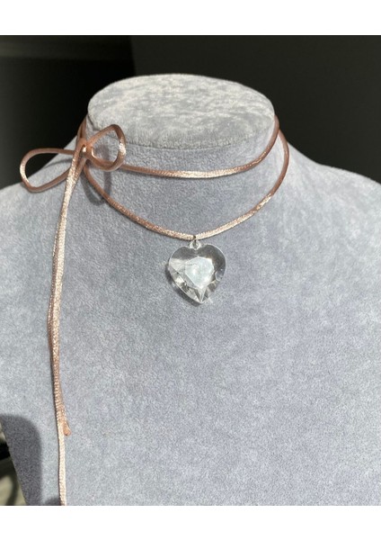 Ipli Bağlamalı Şeffaf Parlak Kalp Kolye