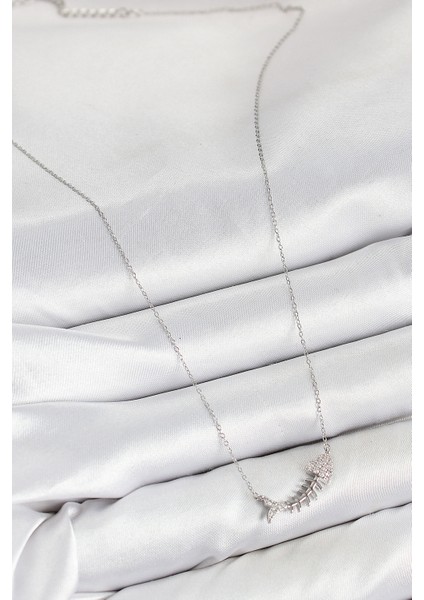 Pirinç Zirkon Taşlı Balık Kılçığı Model Gümüş Renk Kadın Kolye