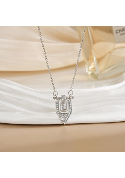 Yeni Kadın Yıldızlar ve Ay Köprücük Kemiği Zinciri Titanyum Çelik Renk Kaybetmez Çok Yönlü Kişilik Tasarım Duygusu Boyun Zinciri Hafif Lüks Stil (Yurt Dışından)