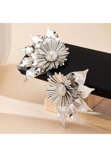 Asimetrik 3D Metal Inci Işlemeli Çiçekli Küpe, Retro Şık ve Zarif Moda Küpeler (Yurt Dışından)