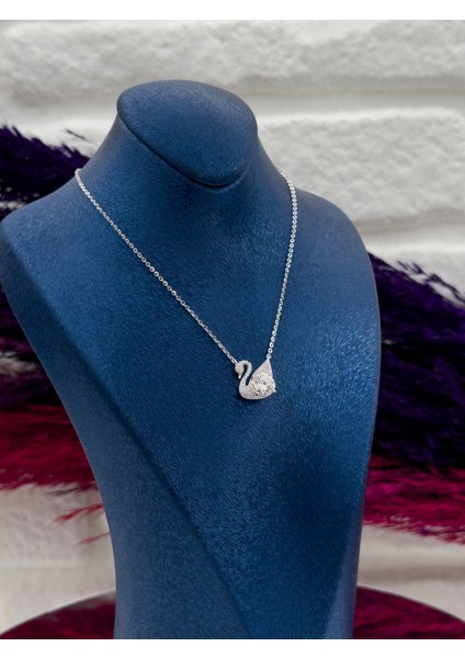 925 Ayar Gümüş Mosanite Taşlı Kuğu Modeli Aşk Temalı Zarif Kadın Kolye