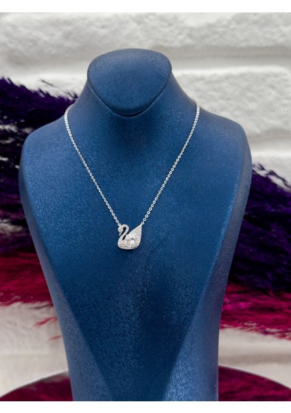 925 Ayar Gümüş Mosanite Taşlı Kuğu Modeli Aşk Temalı Zarif Kadın Kolye fiyatları